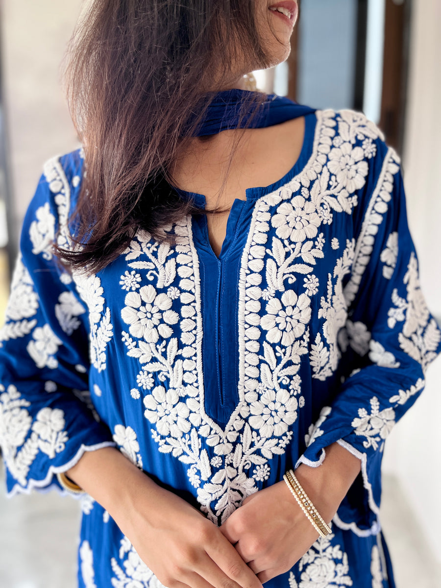 White Crepe Chikankari Kurta Palazzo Dupatta Set | Lucknowi – photo 5